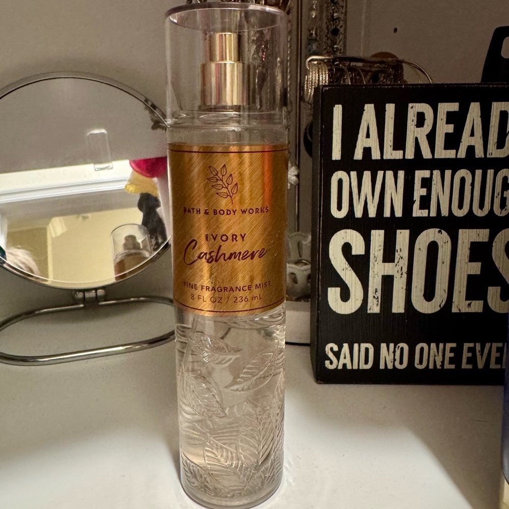 Bath & Body Works Ivory Cashmere Mist with Gold Accents